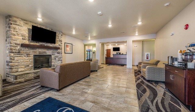 Cobblestone Hotel & Suites - Hutchinson
