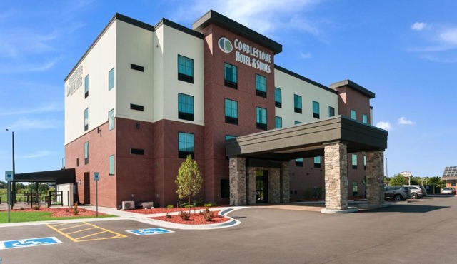 Cobblestone Hotel & Suites Appleton International Airport