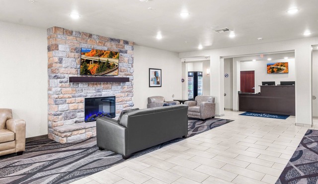 Cobblestone Hotel & Suites - Denmark/Green Bay