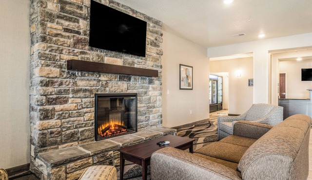 Cobblestone Hotel & Suites - Newport