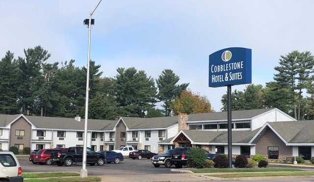 Cobblestone Hotel & Suites - Wisconsin Rapids