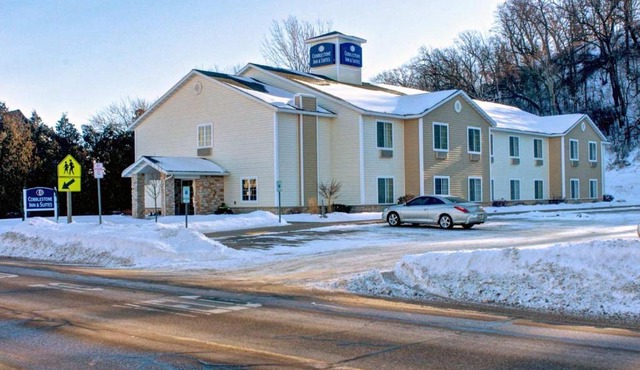 Cobblestone Inn & Suites - Durand