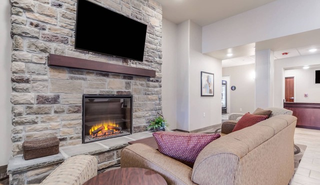 Cobblestone Inn & Suites-Fremont