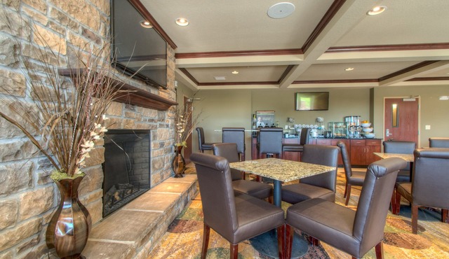 Cobblestone Inn & Suites - Holyoke