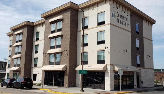 Cobblestone Inn & Suites - Menomonie/UW-Stout