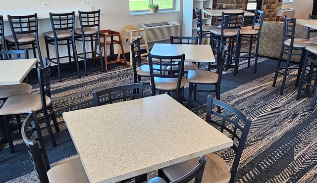 Cobblestone Inn & Suites – Manchester