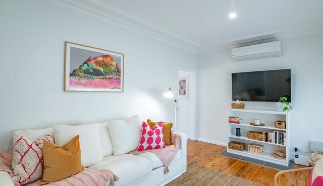 Cobbora Cottage - Sleek & Stylish, Near Hospital