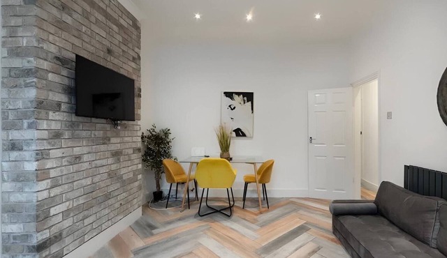 Cobden 2 Bed Apartment