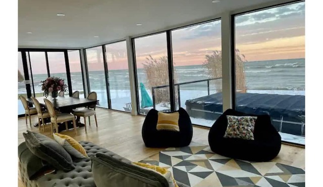 Cobourg Paradise - Lakehouse w/ Hot Tub, 5min to St.Anne Spa
