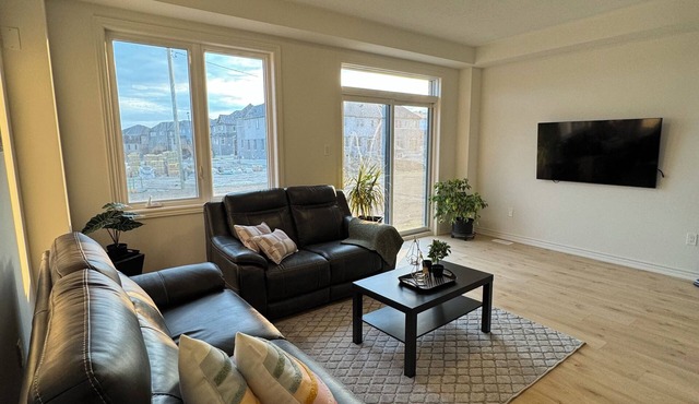 Cobourg Trails Villa - 5 min from Cobourg beach and trails!