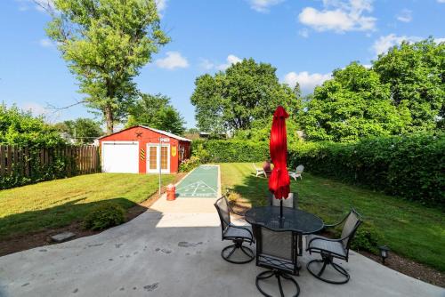 Coca Cola Cottage - Stay & Play Near Purina Farms - Dog Friendly