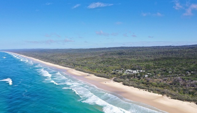 Cockatoo Cottage- Newly Built House with communal pool in Eurong