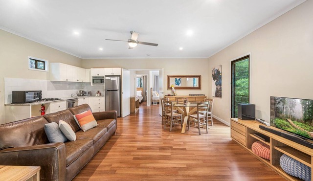 Cockatoo Hideaway - Cabin - Secluded and Relaxing Hideaway