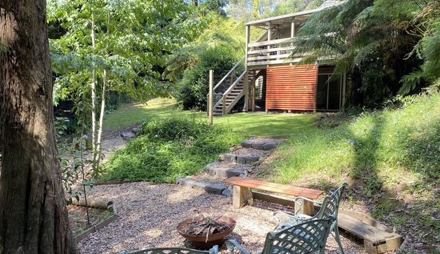 Cockatoo Rainforest Escape - family home with fire pit, surrounded by nature!