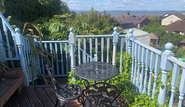 COCKLE BAY COTTAGE, pet friendly, country holiday cottage in Heysham