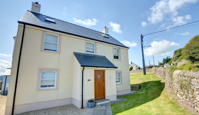 Cockleshell - Five Bedroom House, Sleeps 10