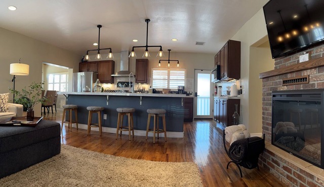 Coco's Cottage: Cozy 2-bedroom house in peaceful Cottonwood with WiFi, AC
