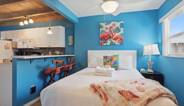 Coco Sands - Studio 1, One Block walk to Atlantic Ocean!