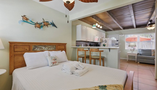 Coco Sands - Studio 2, One Block walk to the Atlantic Ocean!