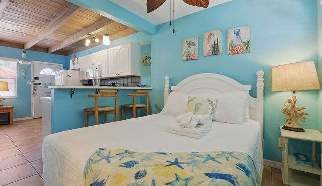 Coco Sands - Studio 3, One Block walk to the Atlantic Ocean!