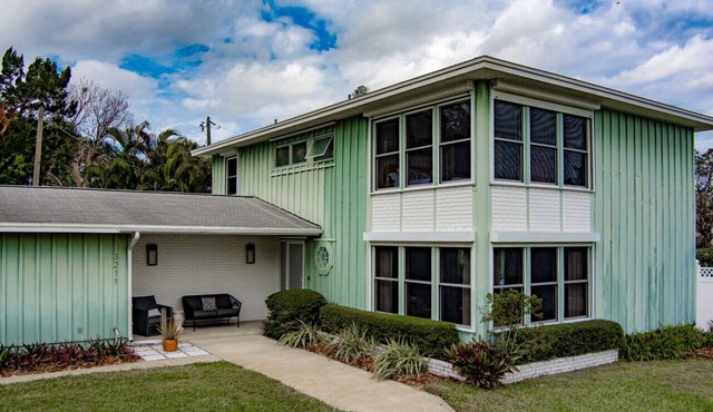 Cocoa Riverside Oasis - King Suite with Private Pool