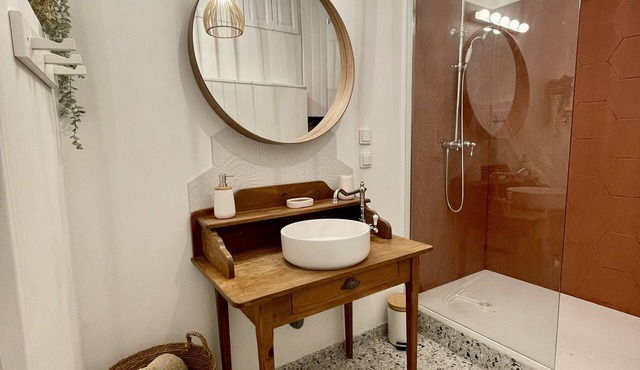 Cocon Coquelicot au Charme Indéniable