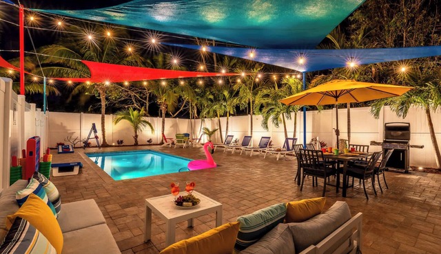 Coconut Dreams! Heated Pool, 4 min to AMI Beach