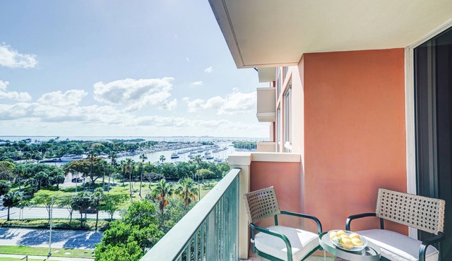 Coconut Grove Beauty! 1/1 Bayview Condo w/Free Parking