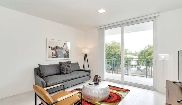 Coconut Grove Charm, City Convenience | Roami at Grove 27