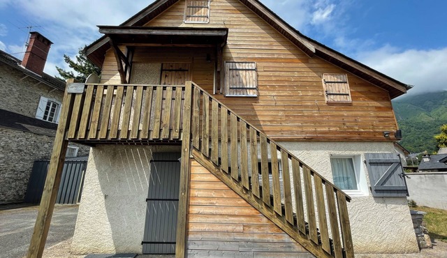 Cocoon apartment 500m from town center, mountain view. Children's games, ski room