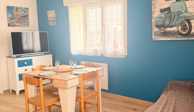 Cocoon house 10 minutes from the beach, large south-facing garden for 6 people