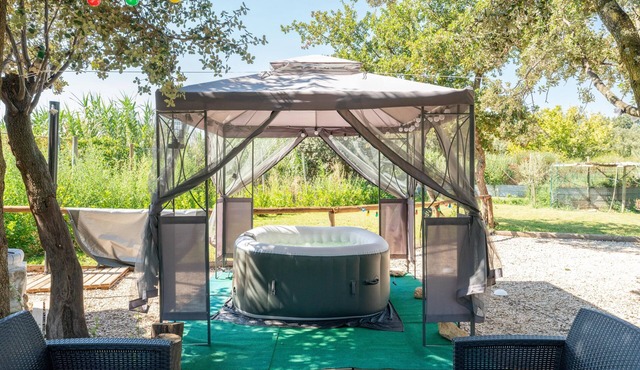 “Cocoon Insolite” Caravan with Private Terrace and Wi-Fi