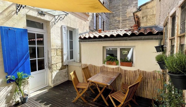 Cocoon with garden in Bordeaux