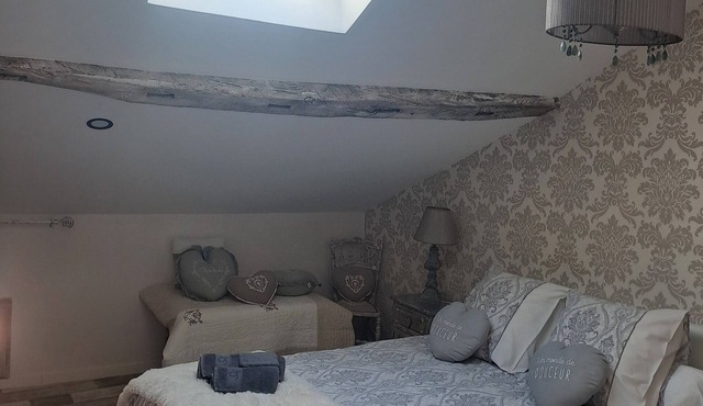 Cocooning guest room