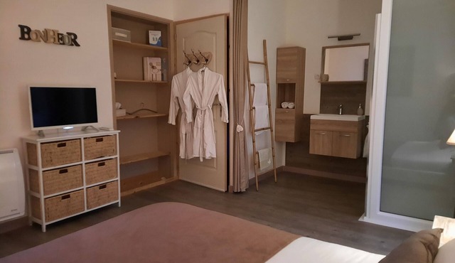 Cocooning room with private terrace 10min from Carcassonne