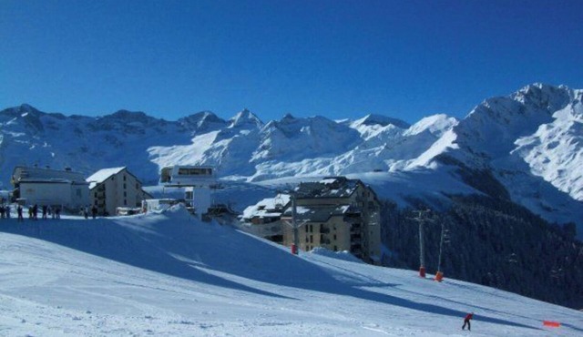 Cocooning studio you will enjoy the breathtaking view of the mountains