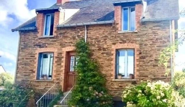 Cocooning stone house