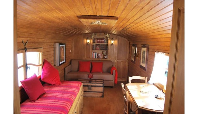 Cocooning trailer 2 minutes walk from the river