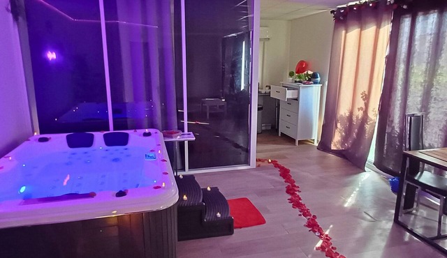 CocoonSpa Love Room Private Jacuzzi