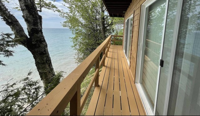 Coco’s Cabin on Lake Michigan (private beach!)