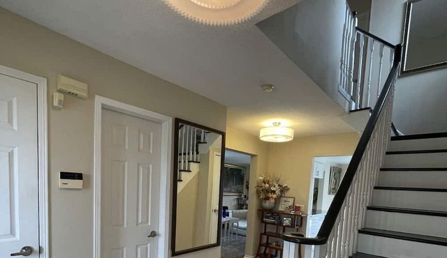 Cody and warm house for family gathering and friends,12 mins away from beaches a