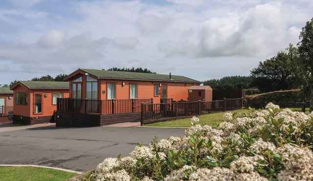 CODY LODGE, pet friendly, with a garden in Ilfracombe