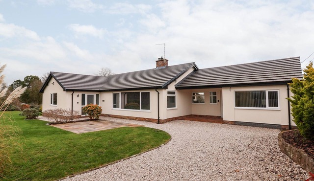 COEDFAN, family friendly, with open fire in Ruthin