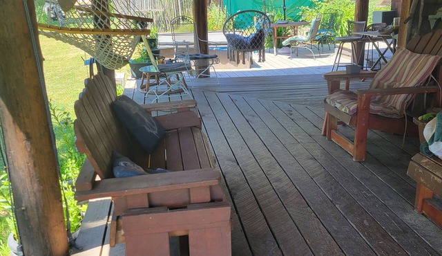 Coeur d'Alene Lake cabin! Hot tub, fire place. Ski, hunt, fish & family fun!