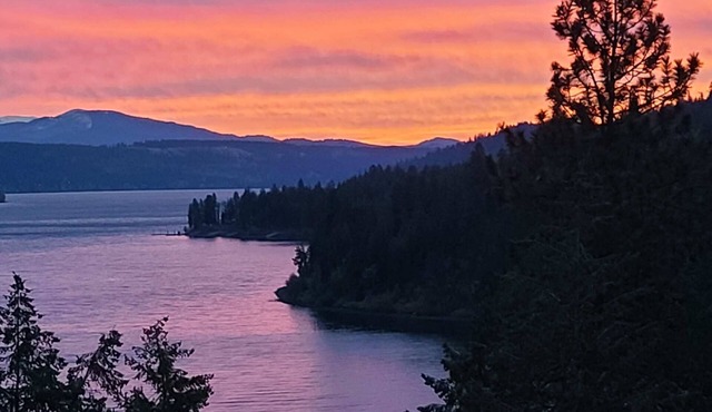 Coeur d'Alene Lake House - Hot Tub with lake view, beach/lake access/boat launch