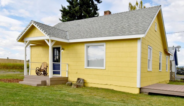 Coffee Klatch Cottage - Yellow