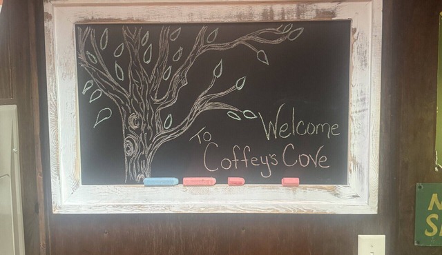 Coffey's Cove. Cozy apartment in charming Collettsville NC