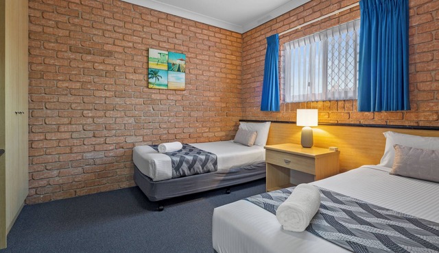 Coffs Harbour Spacious Family Room Comfort & Convenience for All