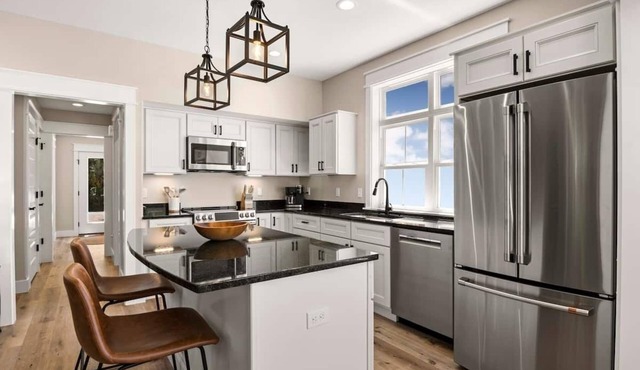 Coho Cottage 3 Bedroom Home by RedAwning