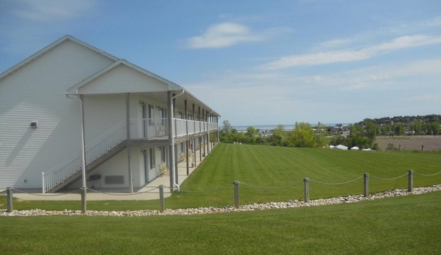 Coho Motel and Suites